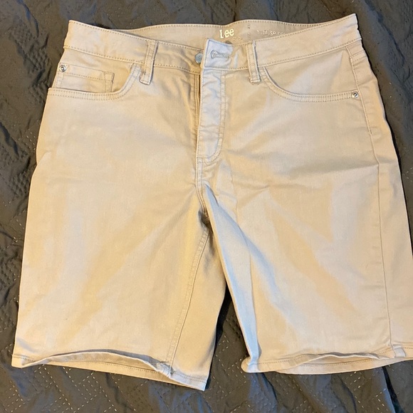 Lee Riders Tan Shorts - Picture 1 of 1